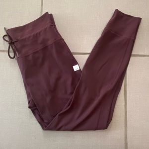 Vuori daily legging ruby